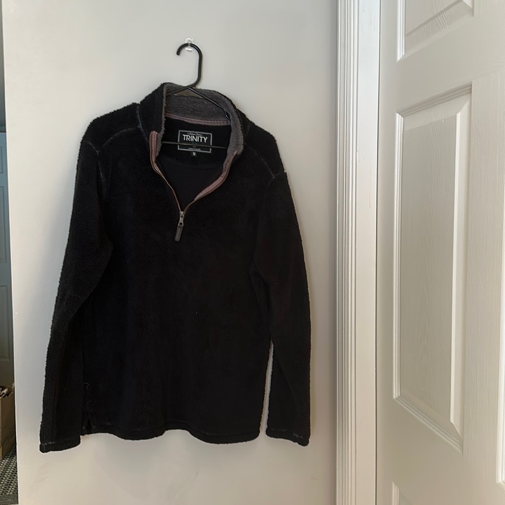 Black Sherpa quarter zip with light grey accent collar! 🖤